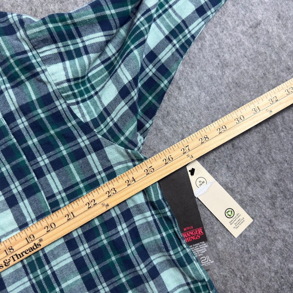 No Boundaries Netflix Stranger Things Cotton Cropped Flannel Hawkins Womens XL - Picture 2 of 10